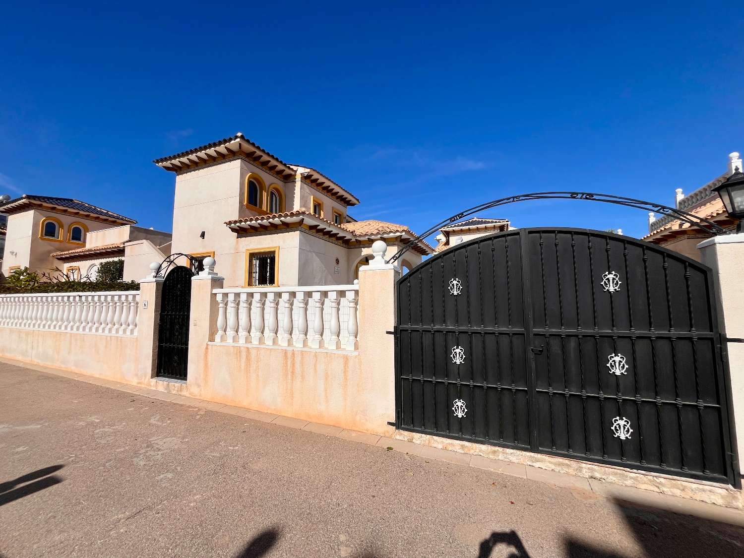 Villa til salg i Cabo Roig (Orihuela)