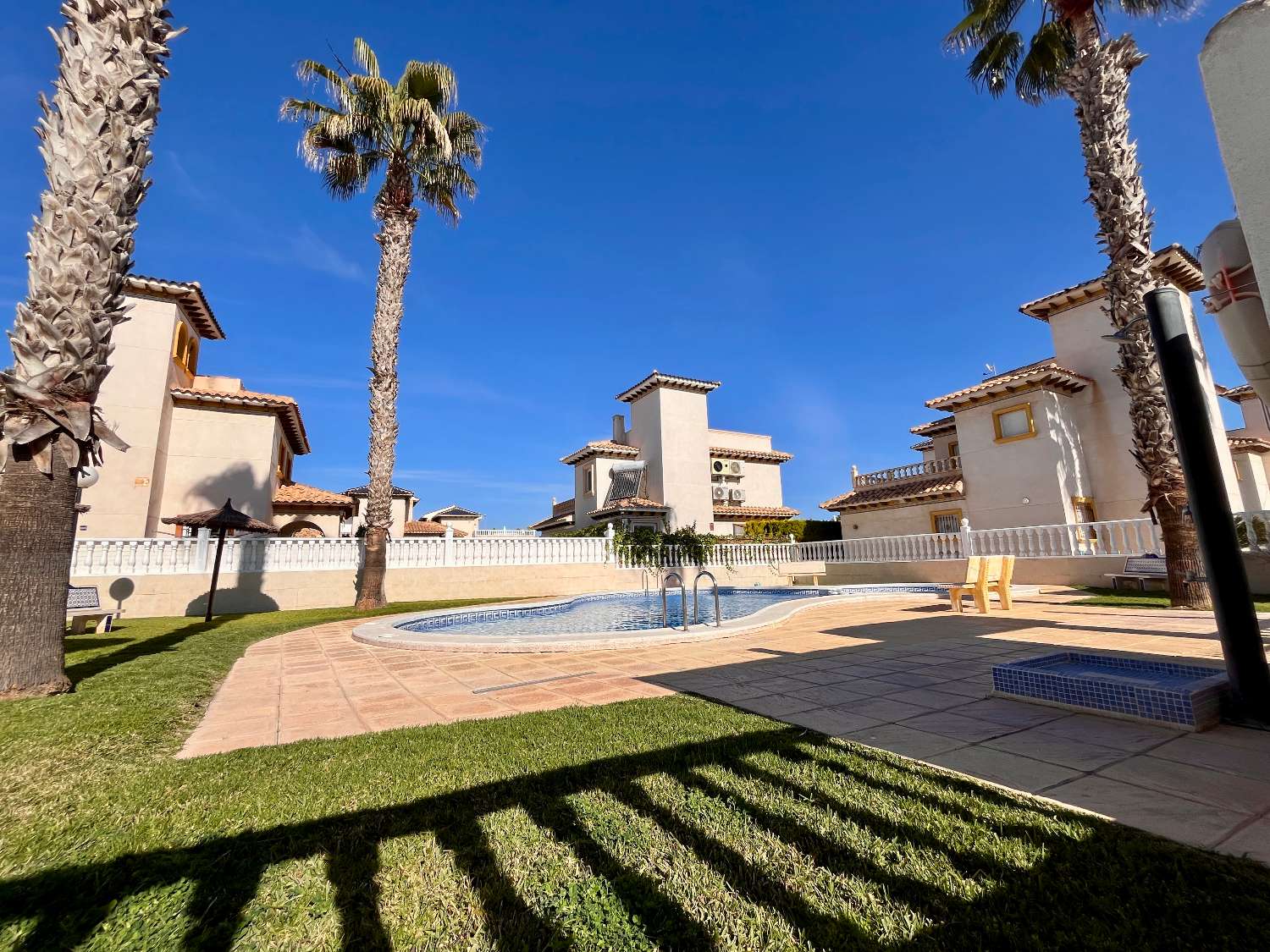 Villa til salg i Cabo Roig (Orihuela)