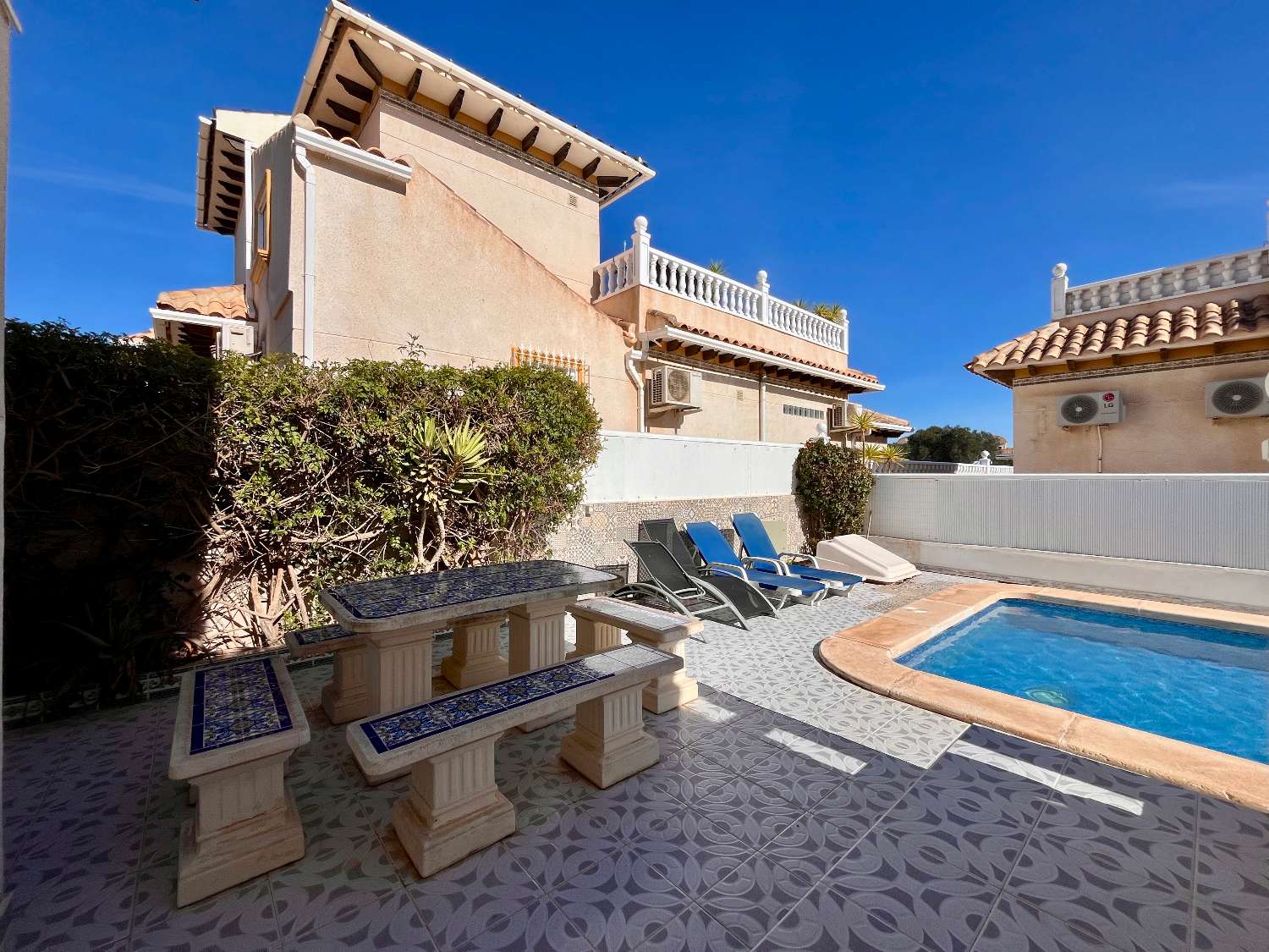 Villa til salg i Cabo Roig (Orihuela)