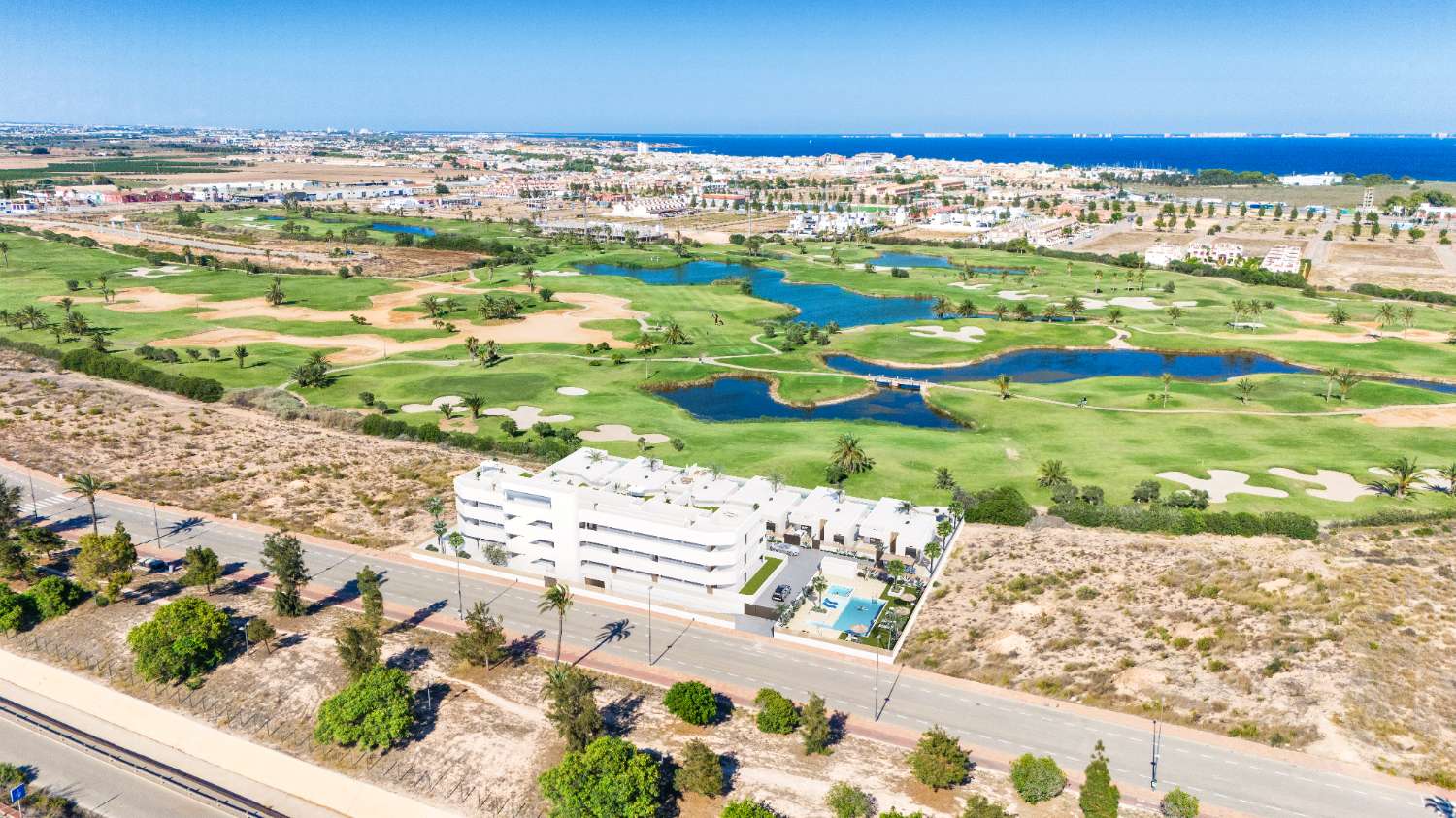 Penthouse next to golf course in Los Alcazares